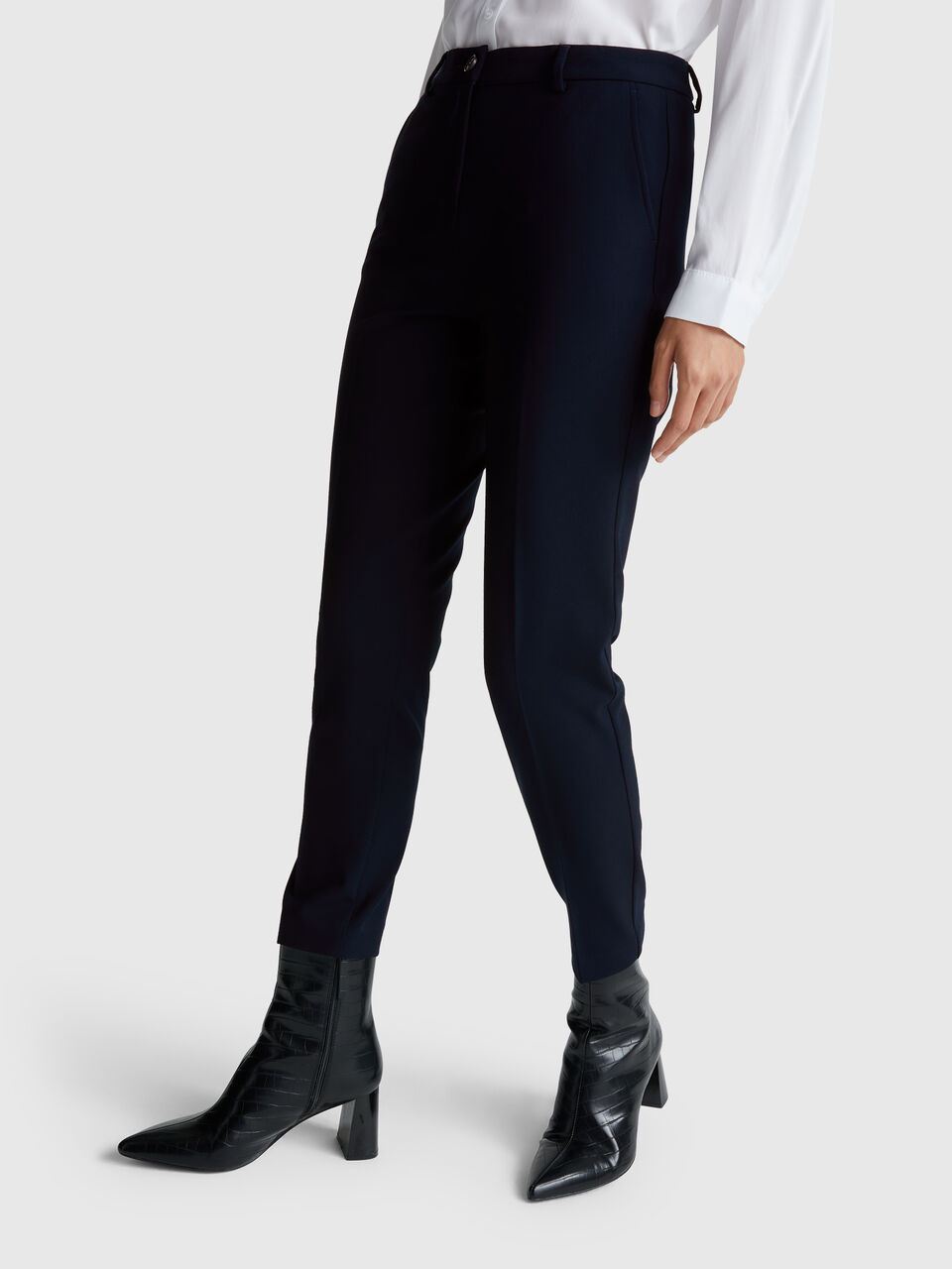 Trousers in stretch viscose blend