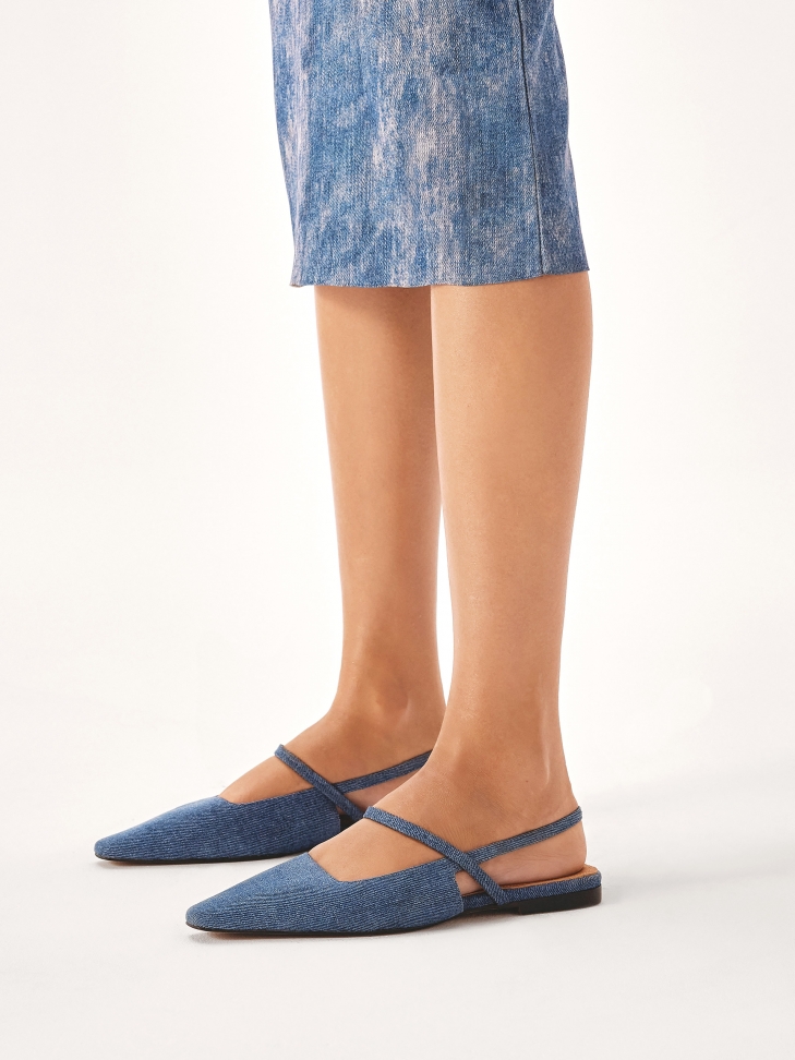 Flat denim pumps with elongated nose