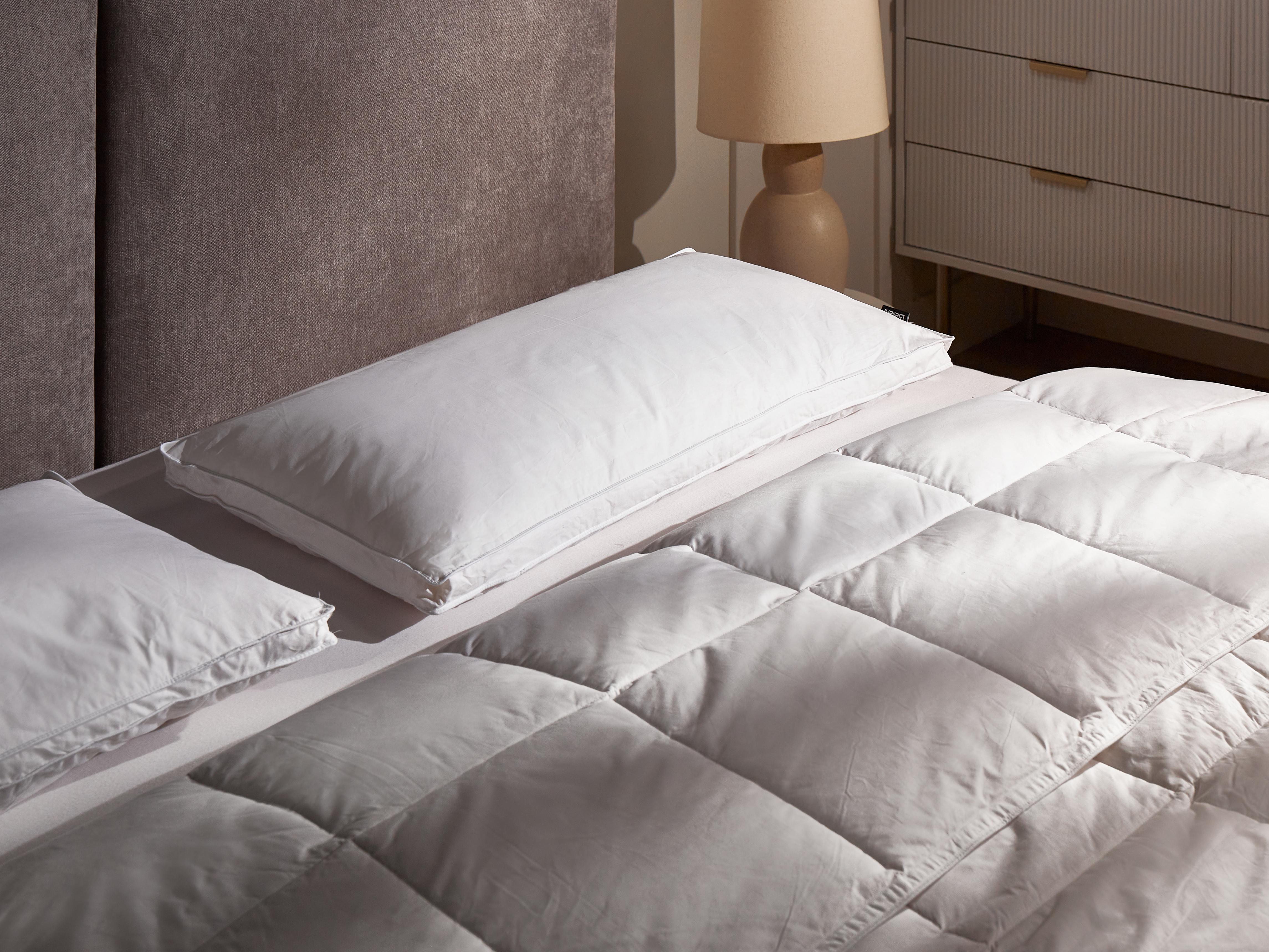 Set of 2 Bed Pillows FELDBERG High Duck Feathers and Down 40 x 80 cm White