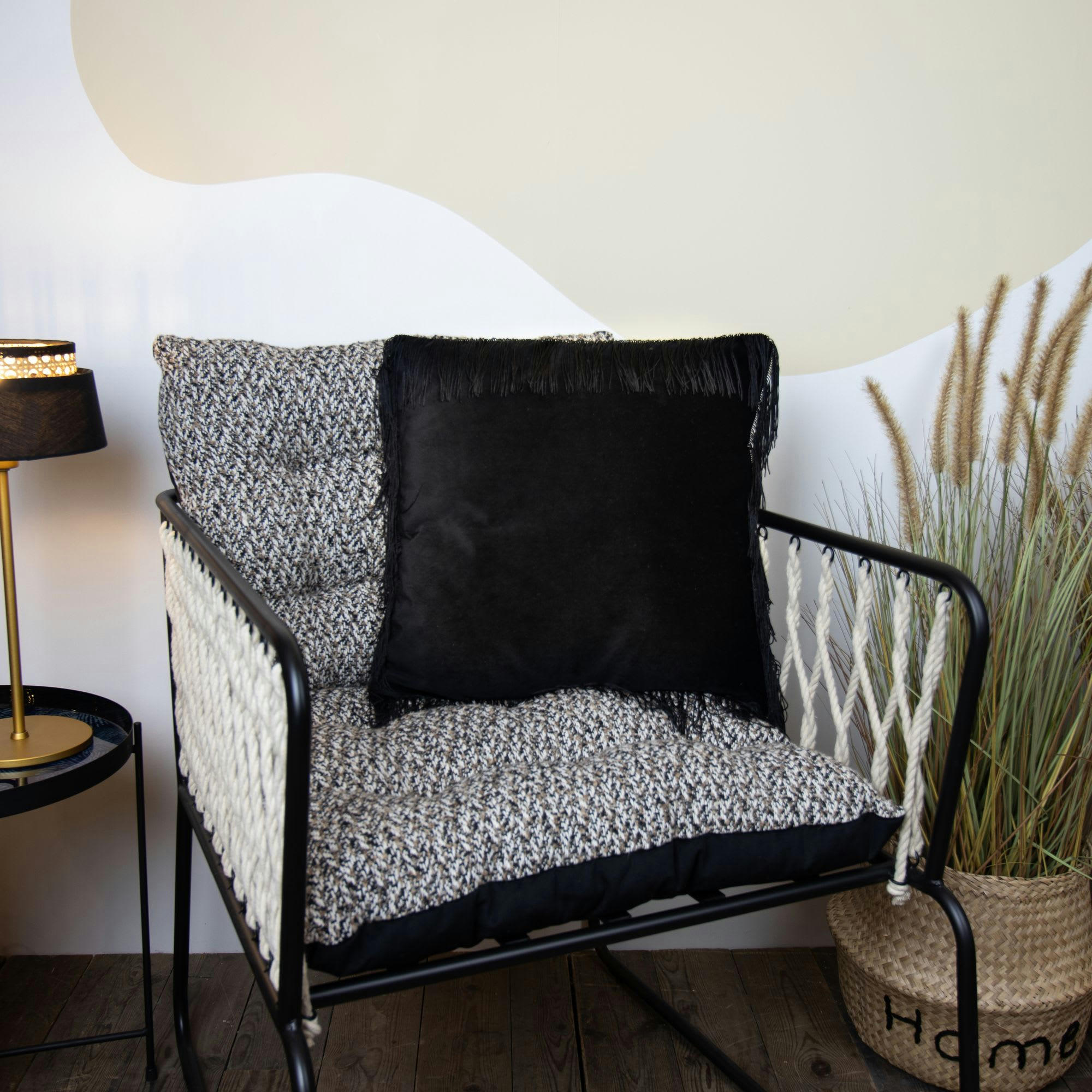 JERRY - Coussin en velours noir avec franges 40cm