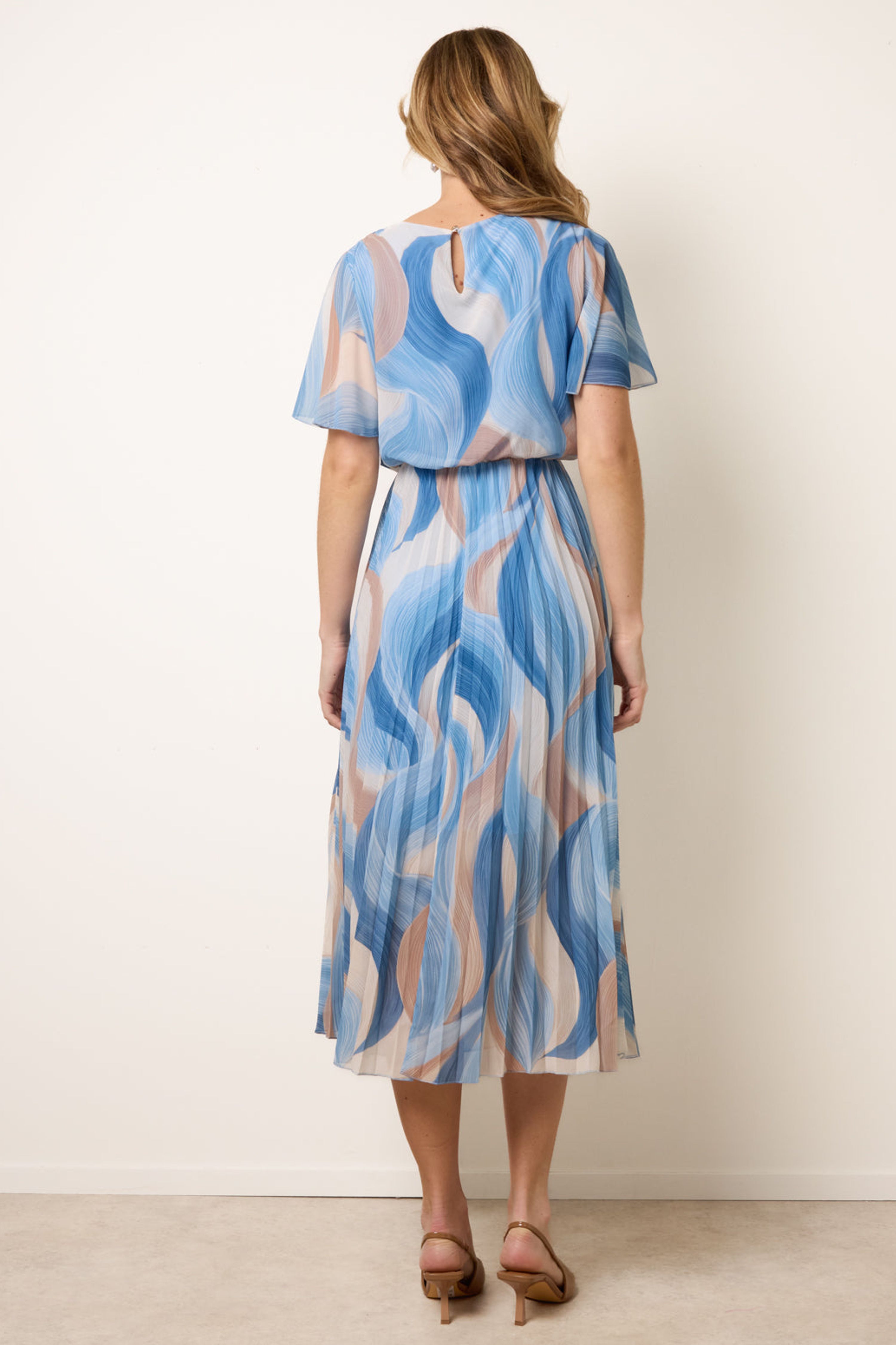Blue Vanilla Blue Short Sleeve Pleated Midi Dress