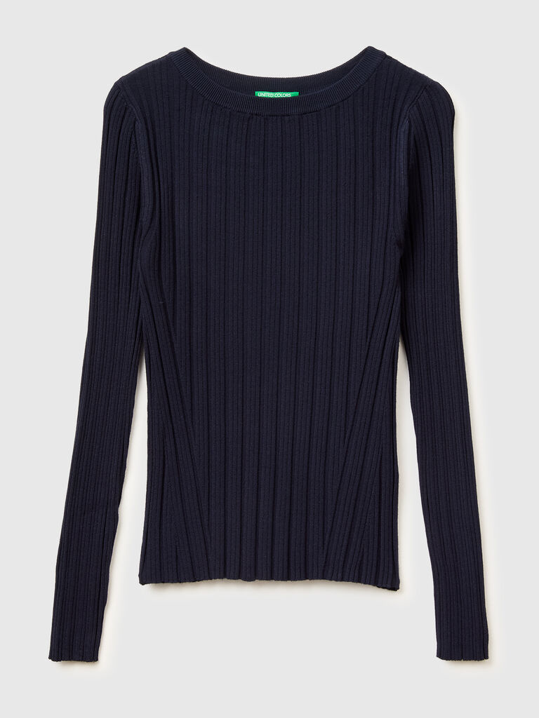 Fitted ribbed sweater