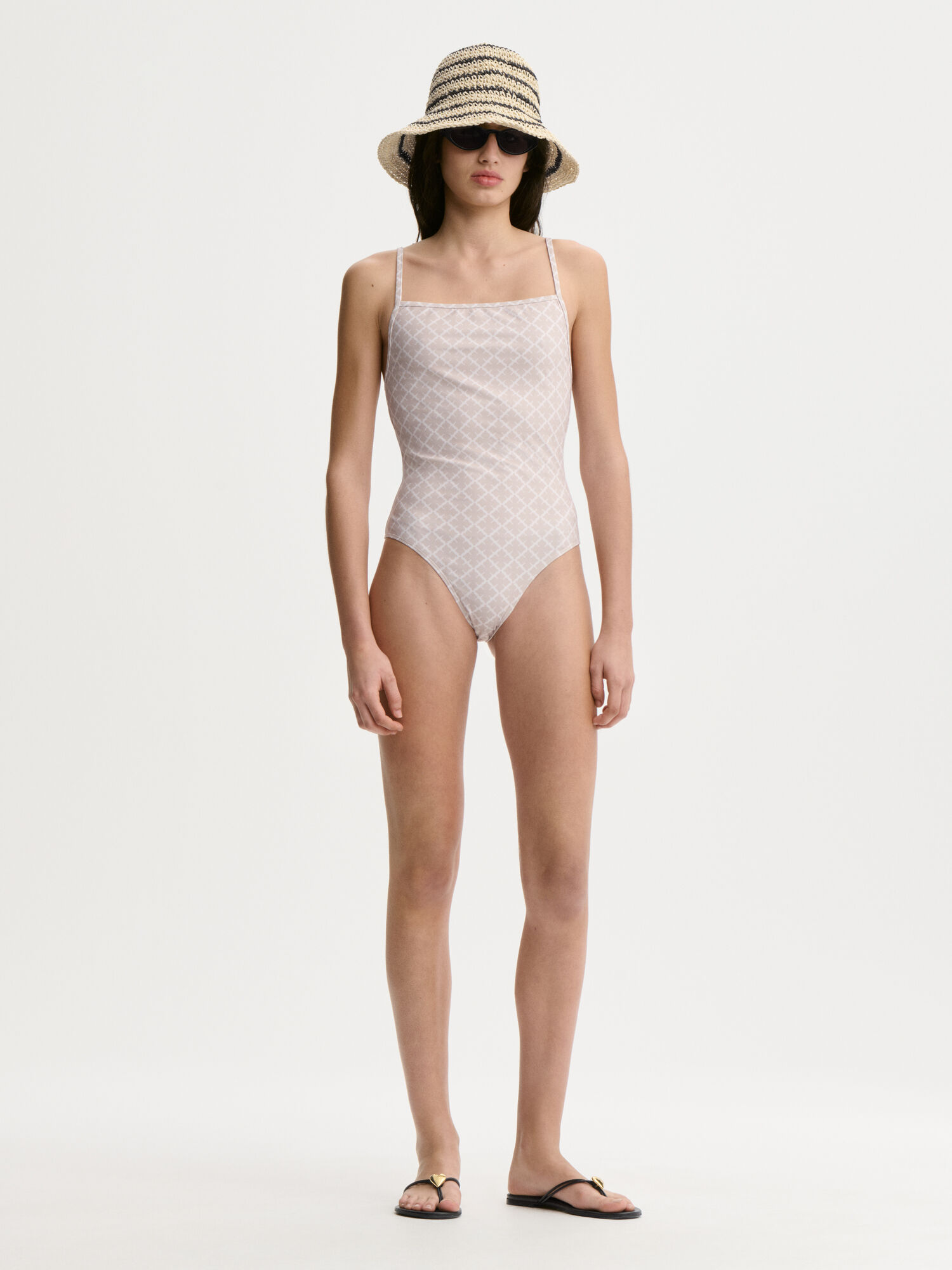 EXCLUSIVE: Astella Badedragt