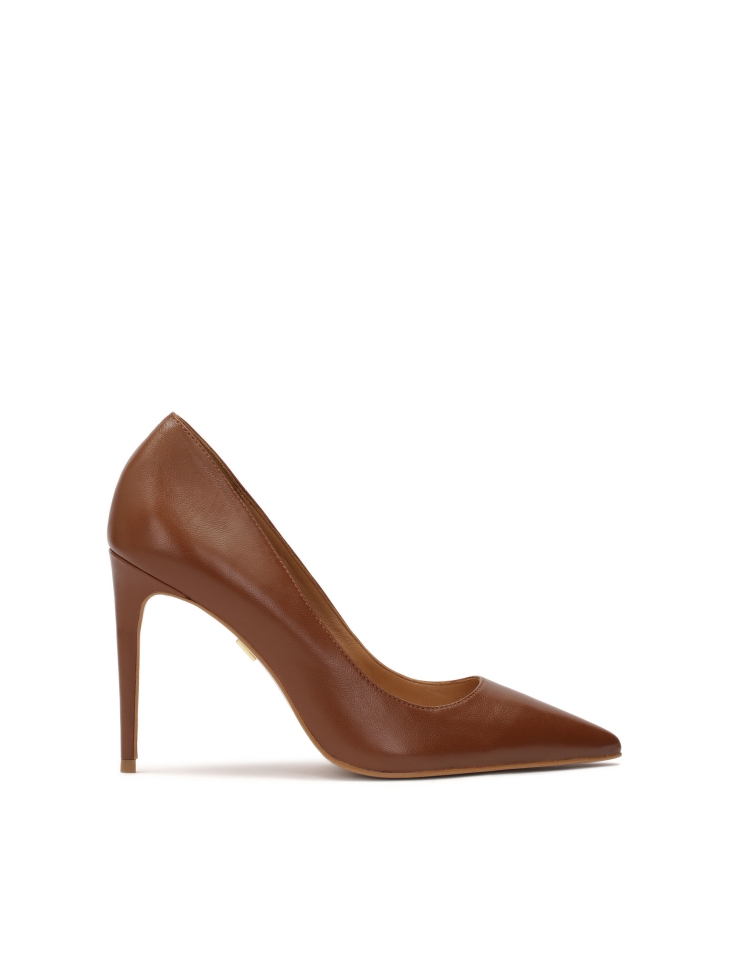 Brown classic pumps with pointed toes
