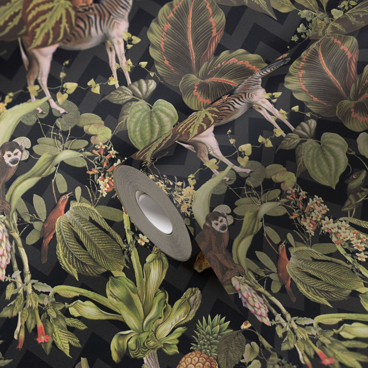 Livingwalls behang jungle-motief groen, zwart en bruin - 53 cm x 10.05 m - AS-379901