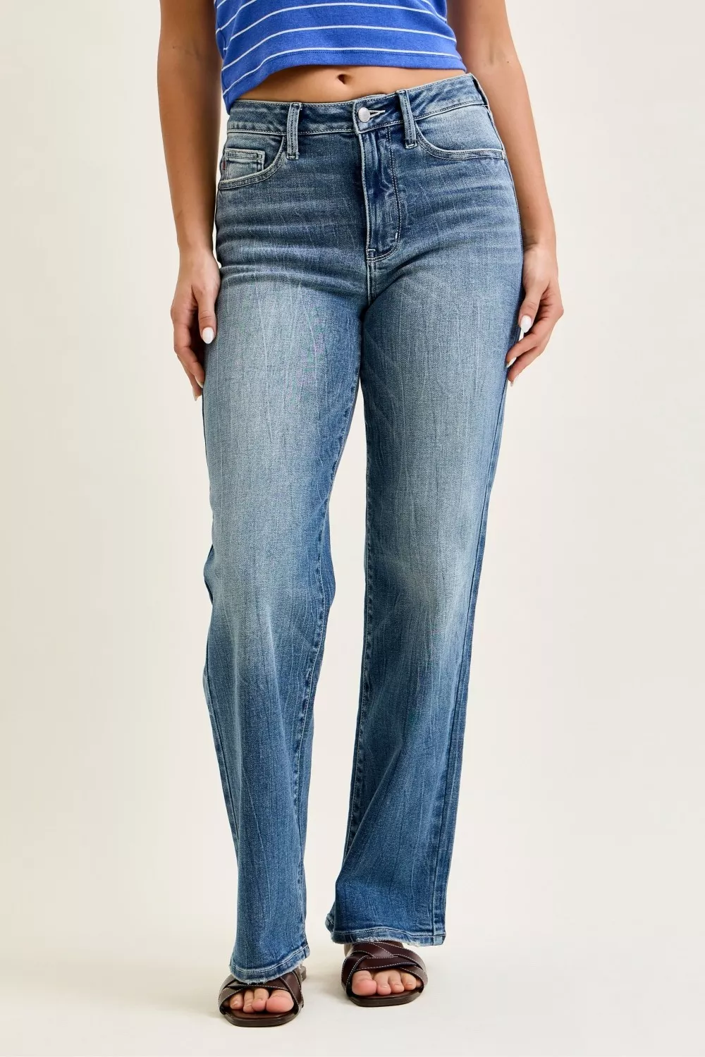 Mid Rise 90s Straight Jeans