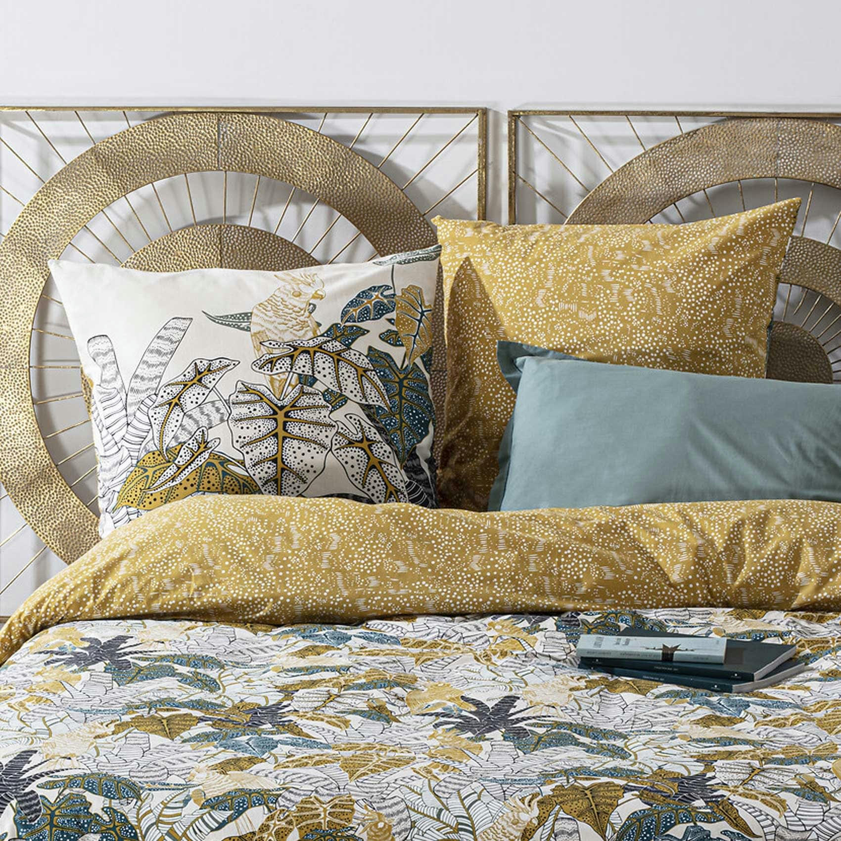 CELYA - Parure de lit exotique et à petits motifs coton jaune ocre 240x220 cm