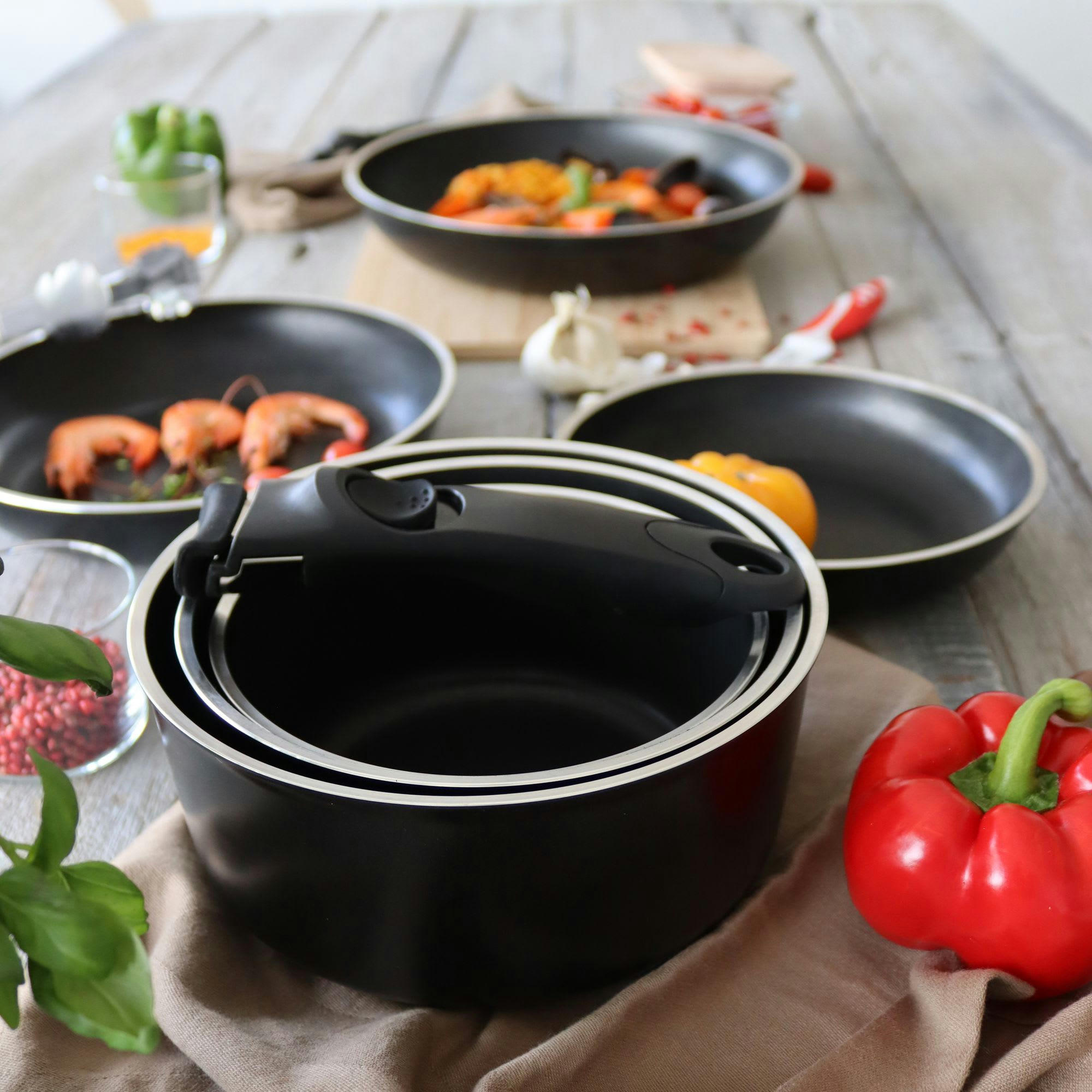 MARIE - Batterie de cuisine 4 pièces en aluminium - compatible induction