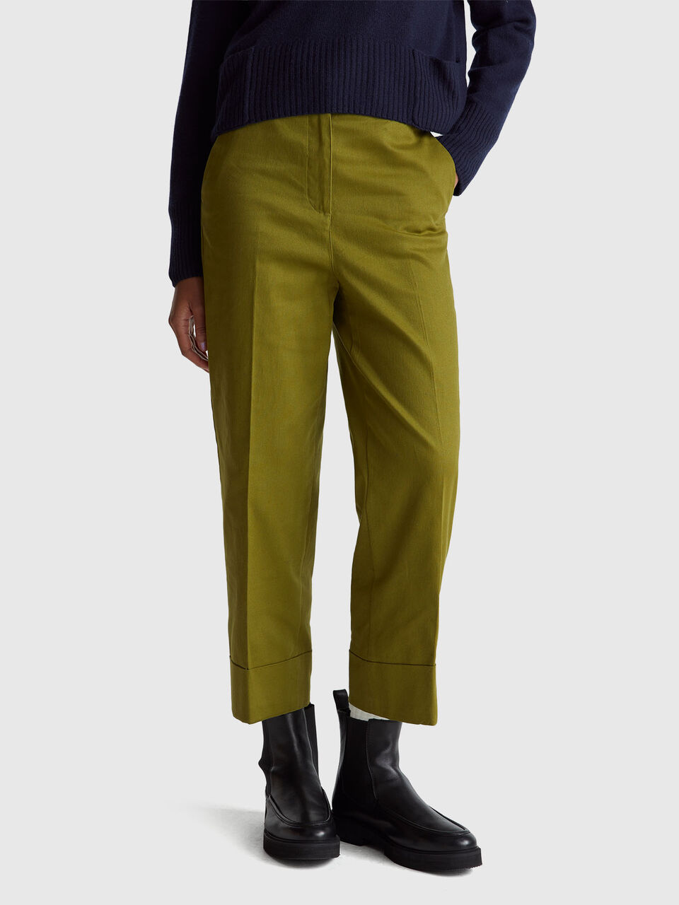 Straight trousers with cuff