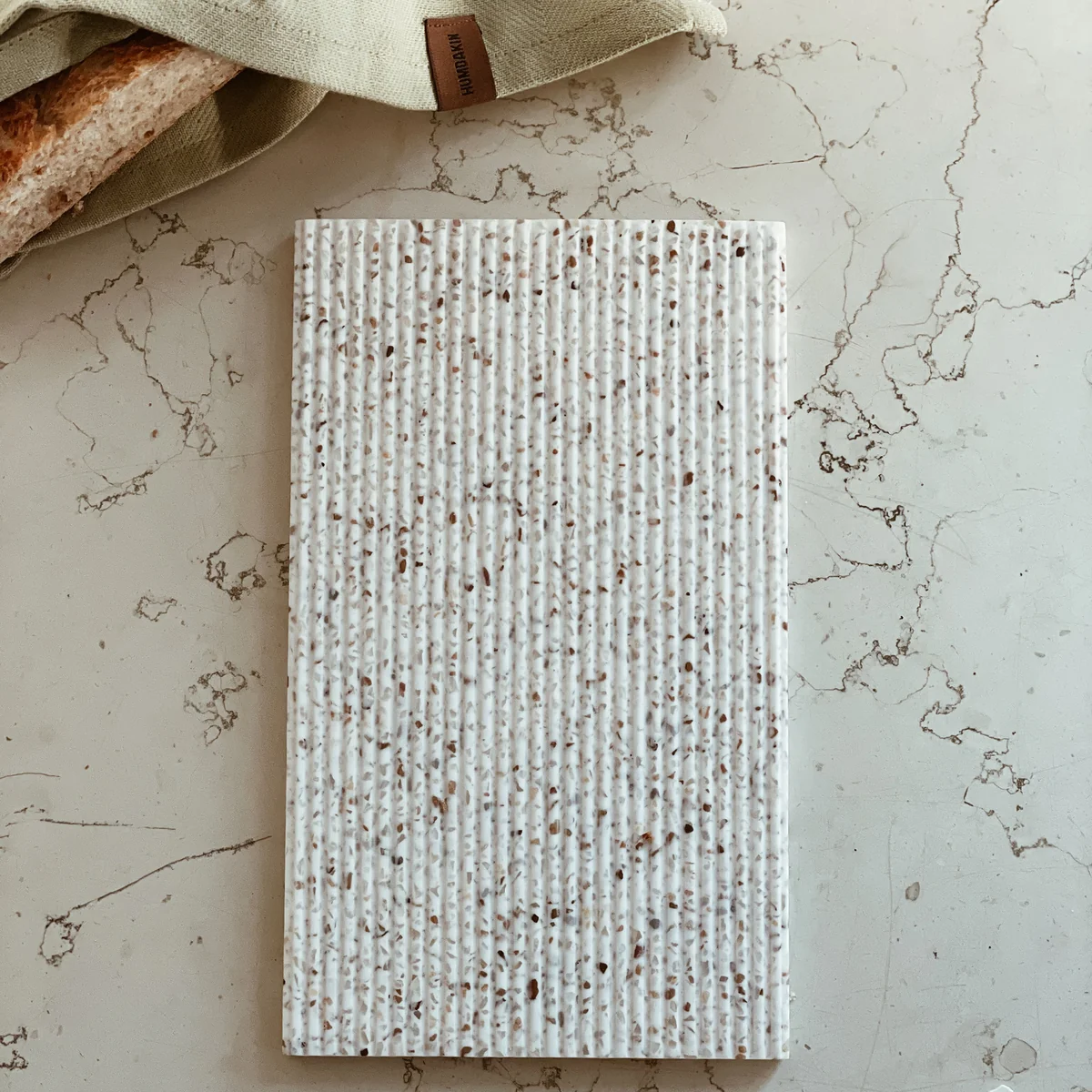 Humdakin - Terrazzo Schneidebrett, 25 x 15 cm, rot / beige