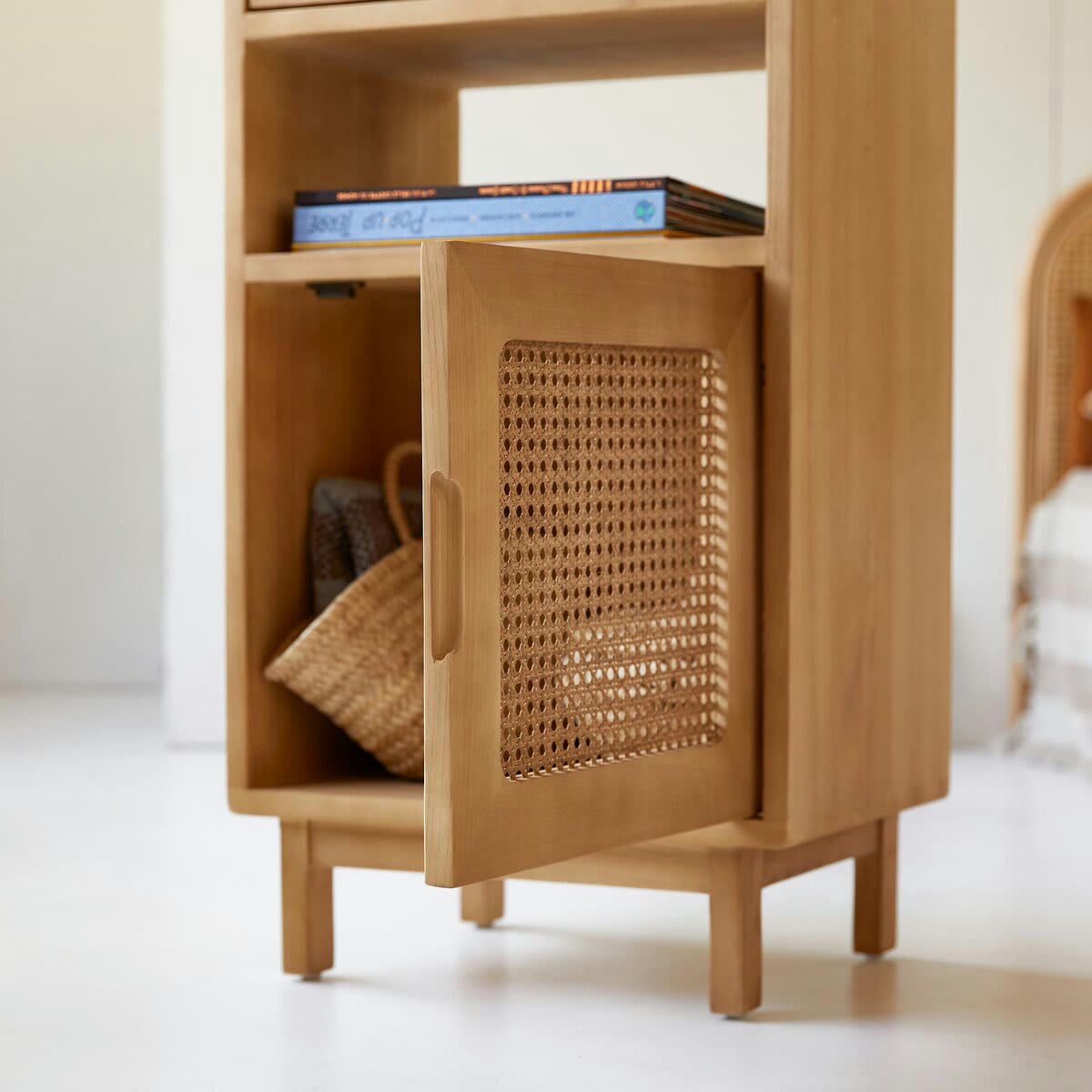 LUIS - Bibliothèque basse enfant en orme massif et cannage