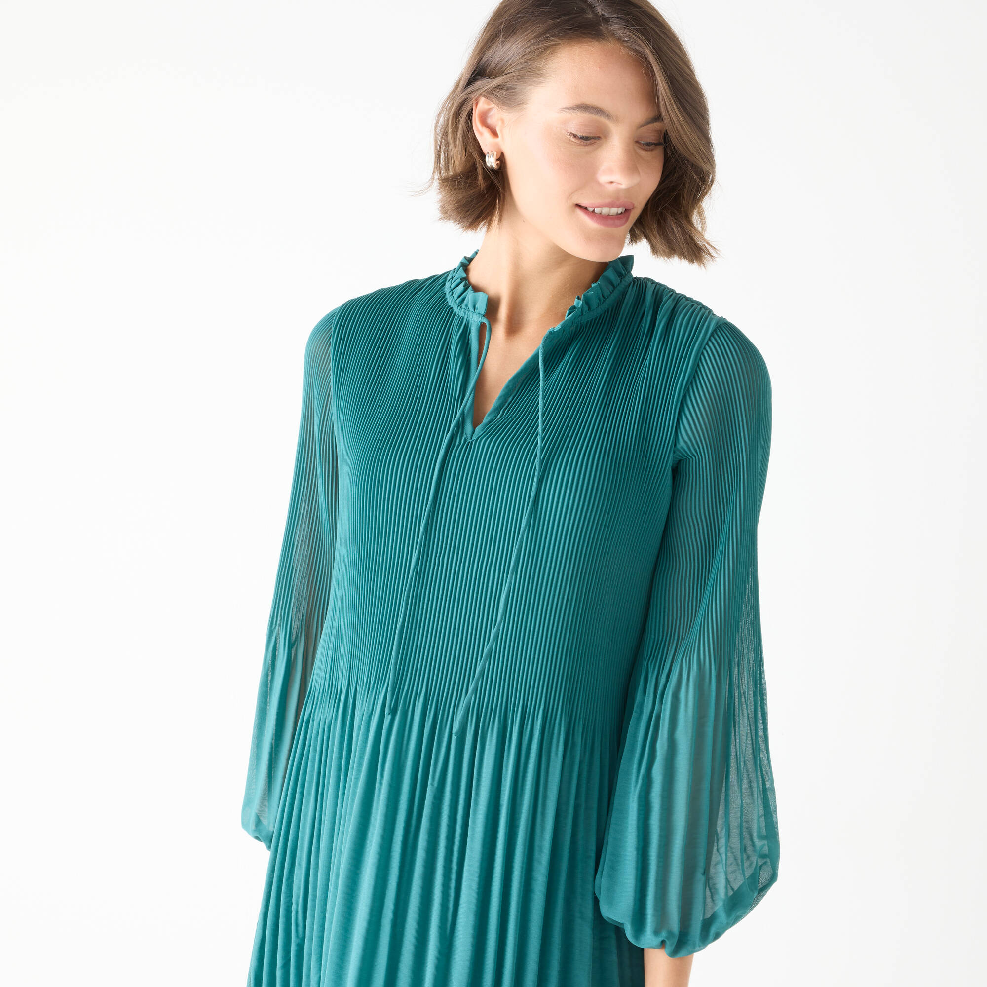 Robe unie mi longue, voile plissé