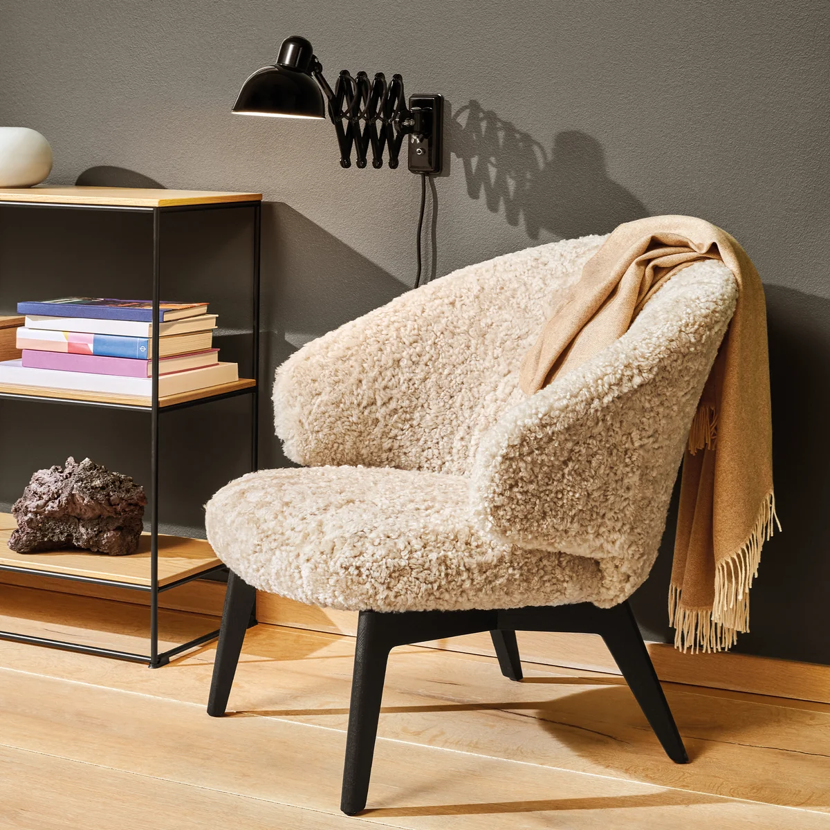 Fritz Hansen - Let Loungesessel Holzgestell, orange-rot / Eiche