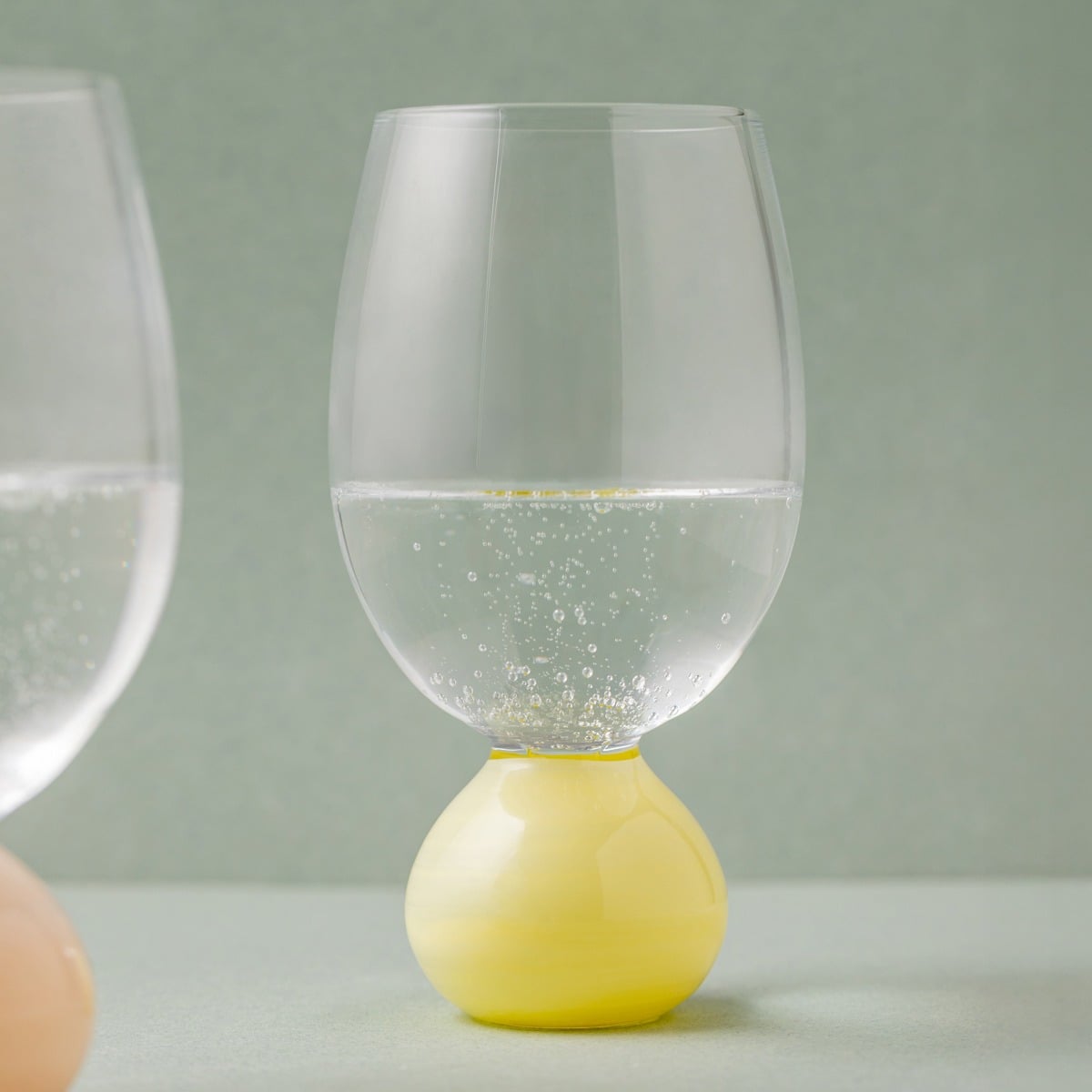 Kieliszek PALLORA z mleczną żółtą kulą 0,4 l