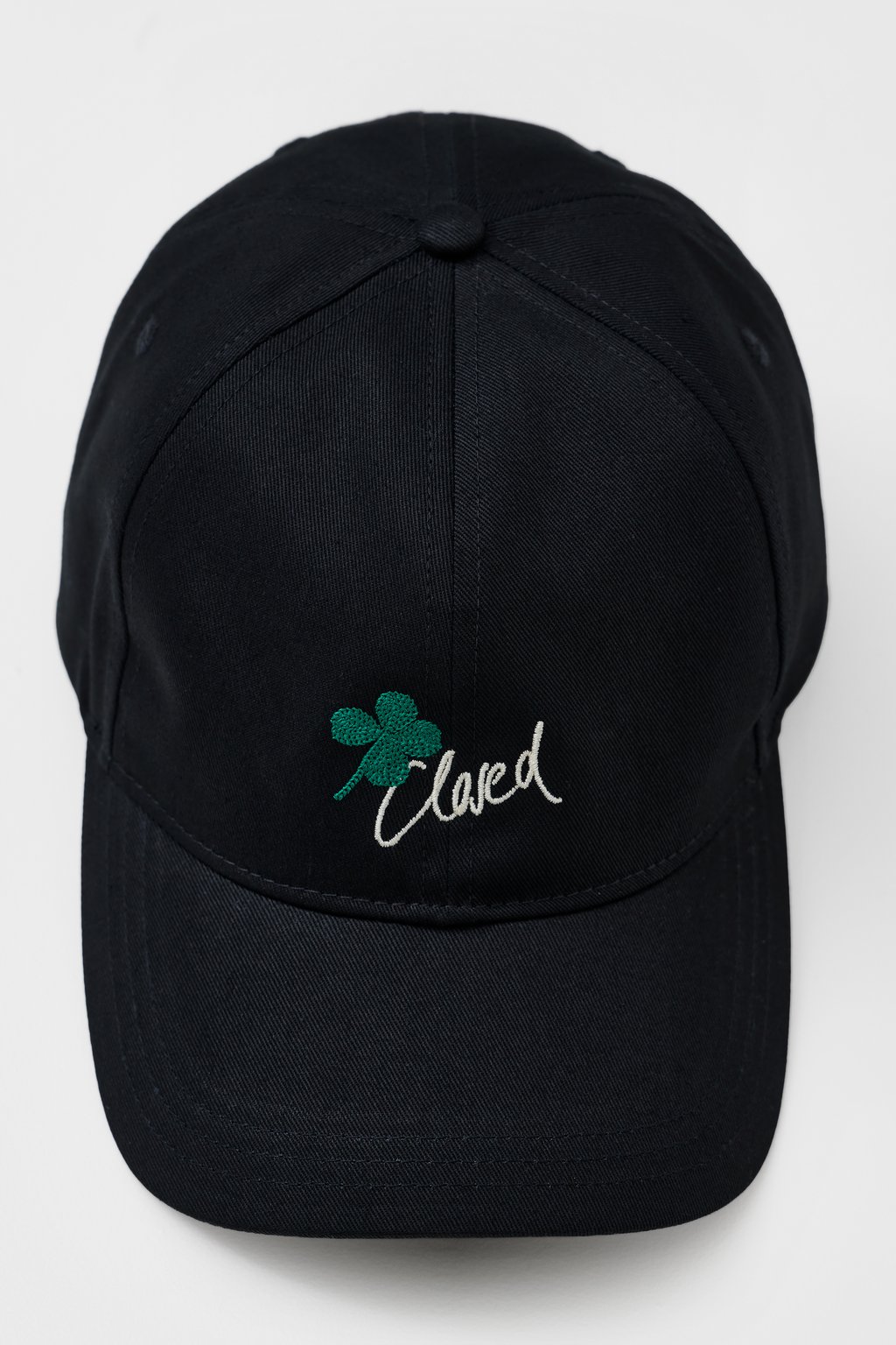 Cap mit Stickerei
