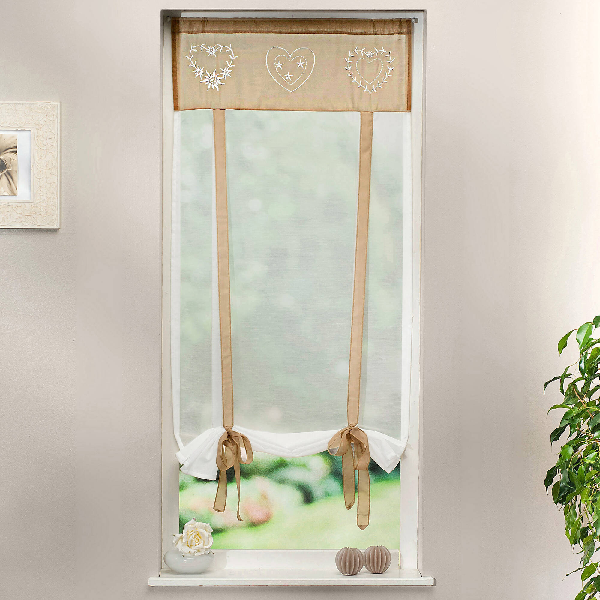 Store broderies motifs coeurs finition passe-tringle