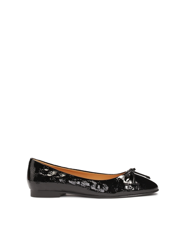 Patent leather ballerinas with rounded nose
