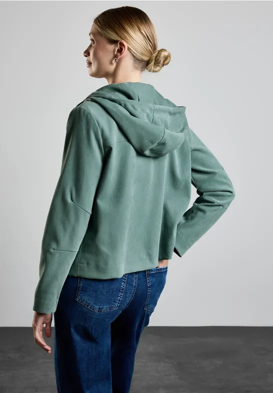 Kurze Jacke mit Kapuze