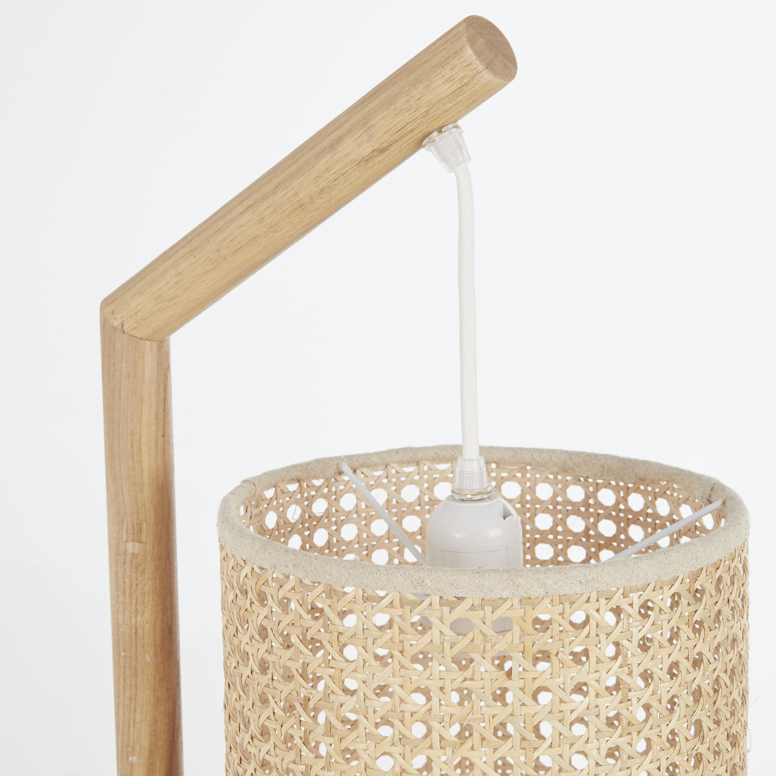 - Lampadaire en chêne abat-jour cannage en rotin H143