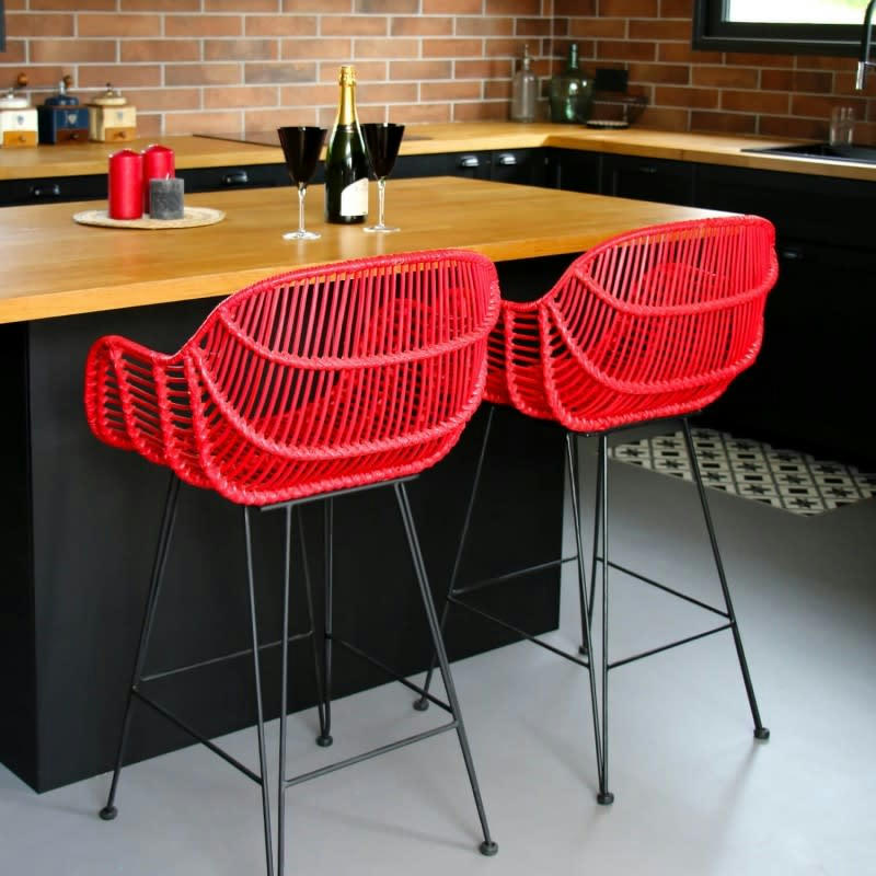 OSLO - Chaise haute de bar en rotin rouge et métal