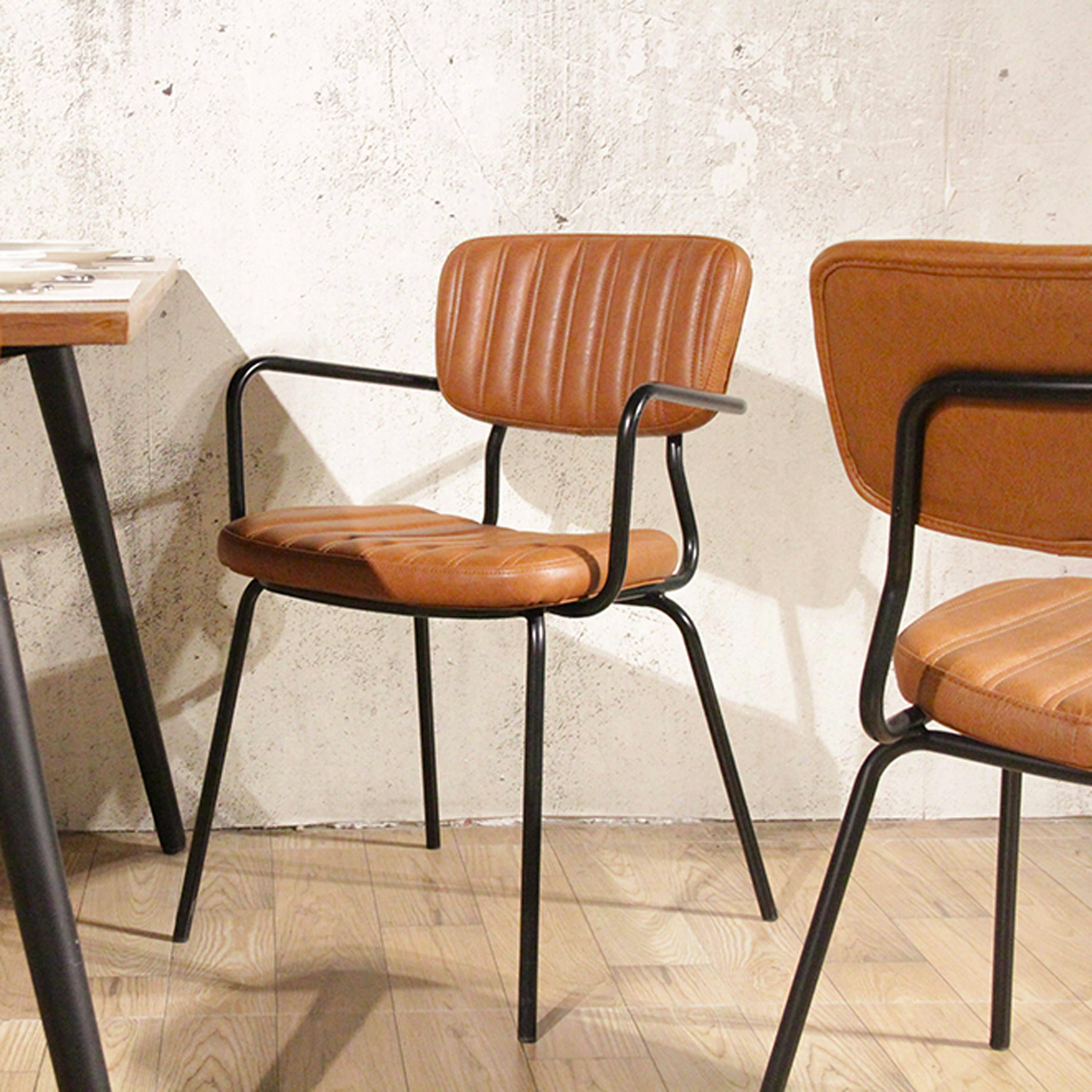 YORK - Lot de 2 chaises avec accoudoirs en textile enduit marron foncé