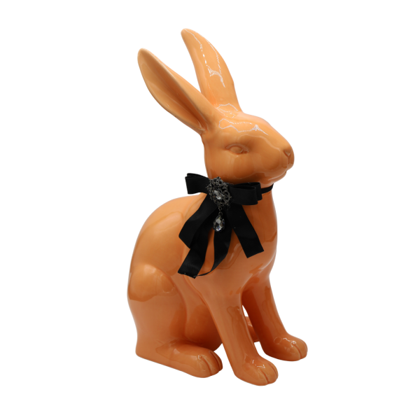 Figurka - morelowy królik z kokardą 37x23x13,5 cm z broszką i koralikiem