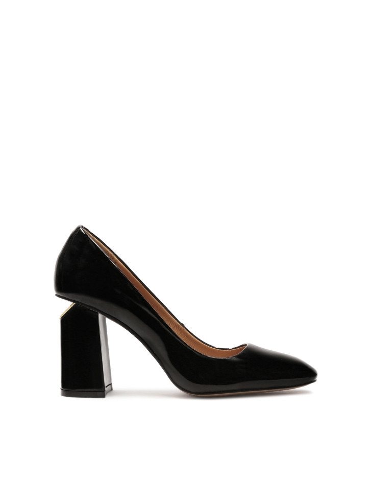Patent leather square-nosed pumps