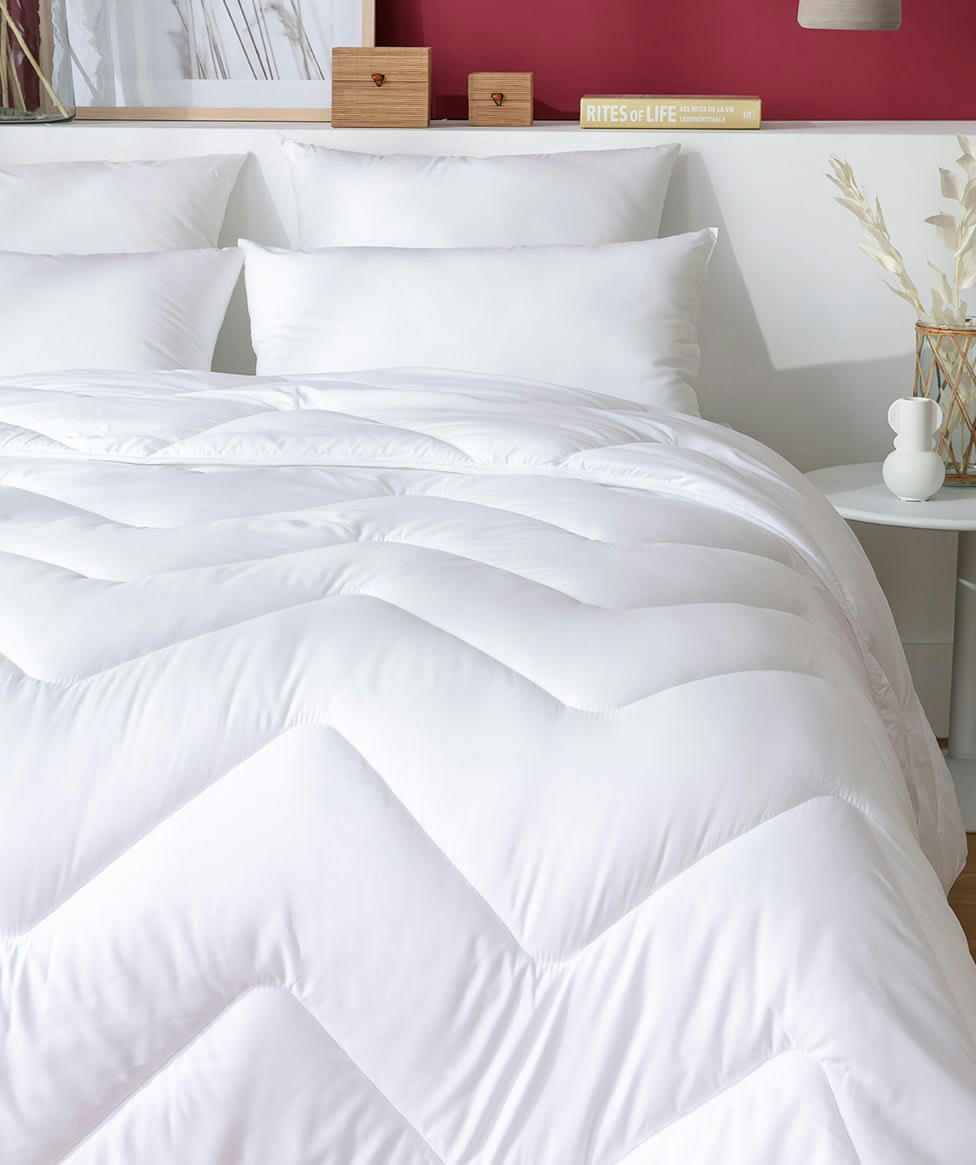 ANTI-ACARIENS - Couette chaude anti-acariens 240 x 260 cm polyester blanc