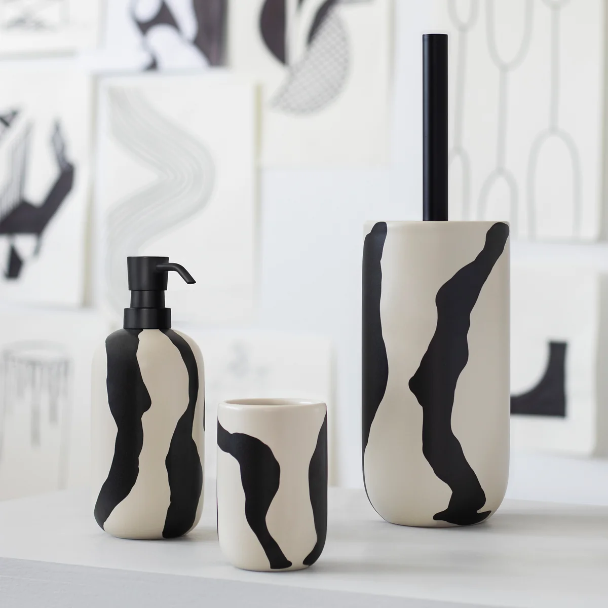 Mette Ditmer - Icon Zahnputzbecher, off-white / schwarz