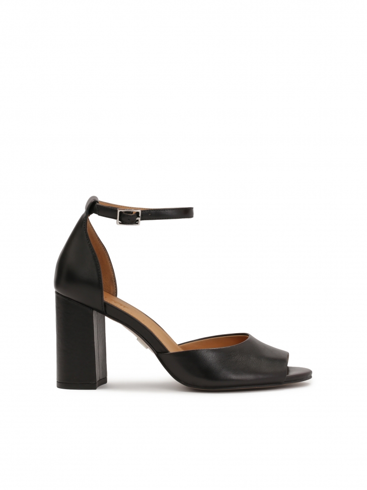 Classic black sandals with wide strap