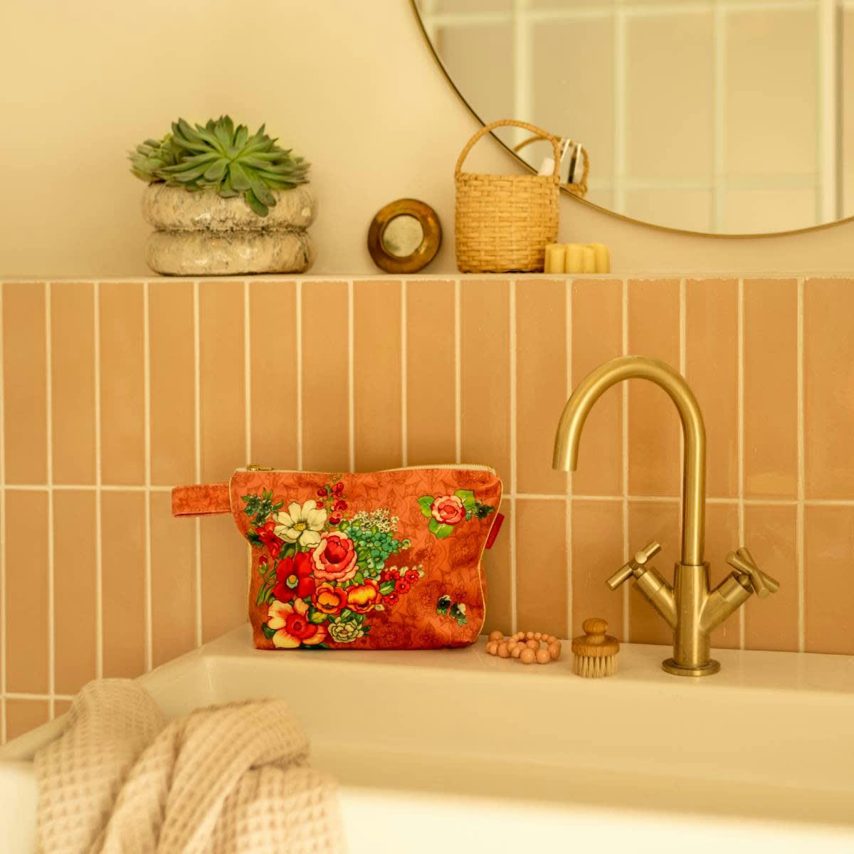 - Pochette en velours imprimé fleuri rose 19x28cm