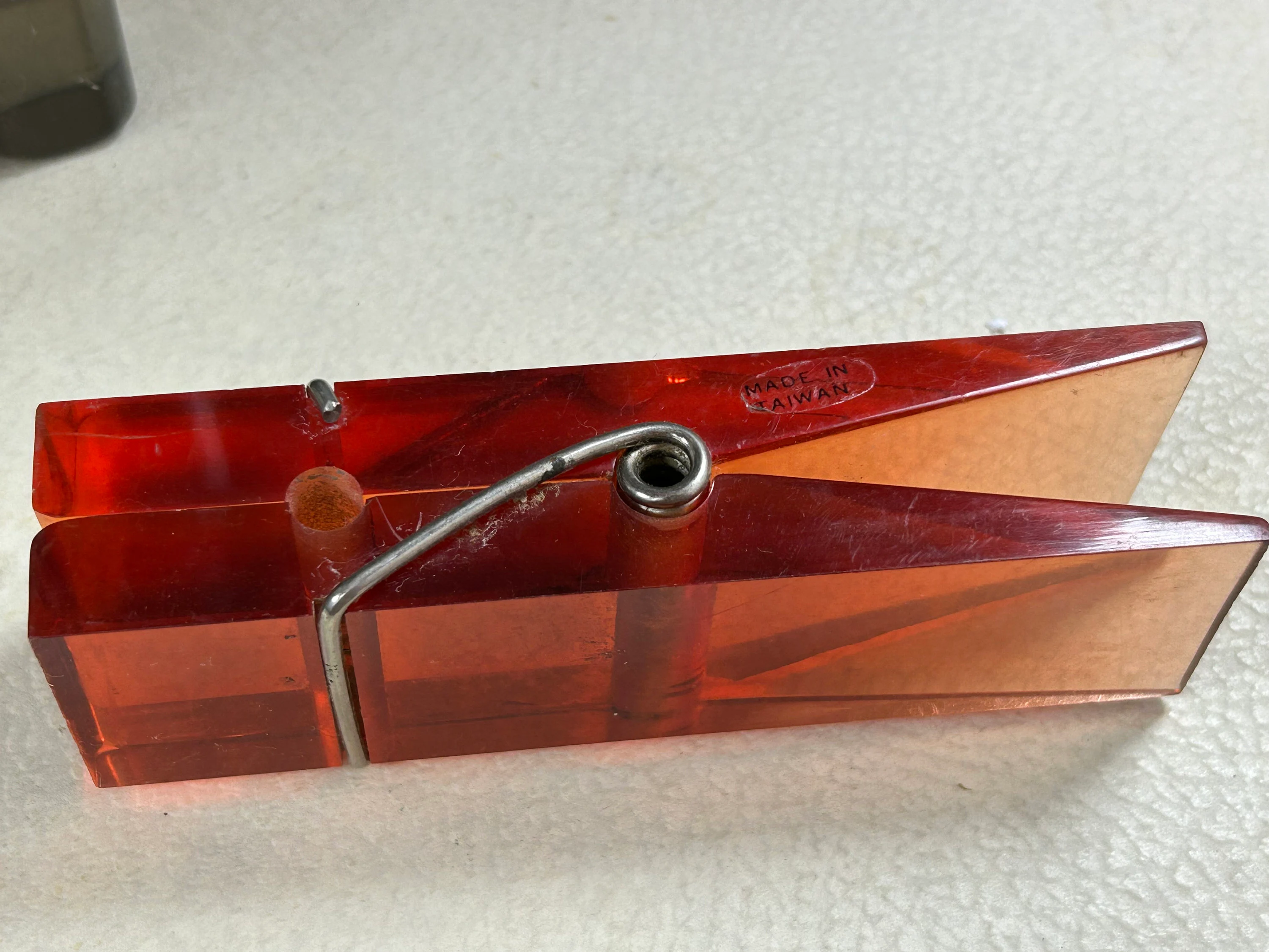 Set of 3 designer clothespins paperweights - Vintage 80s - Plexiglass - office decor - Maxi paperclips - plexiglass clamps