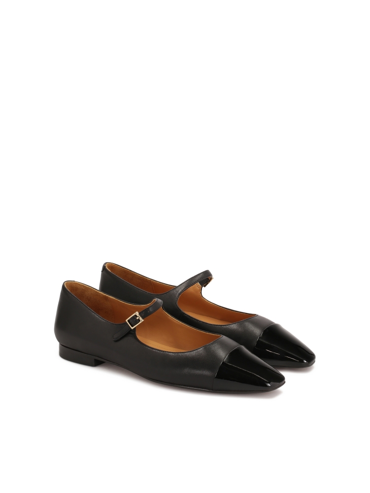 Leather flat pumps with patent leather noses