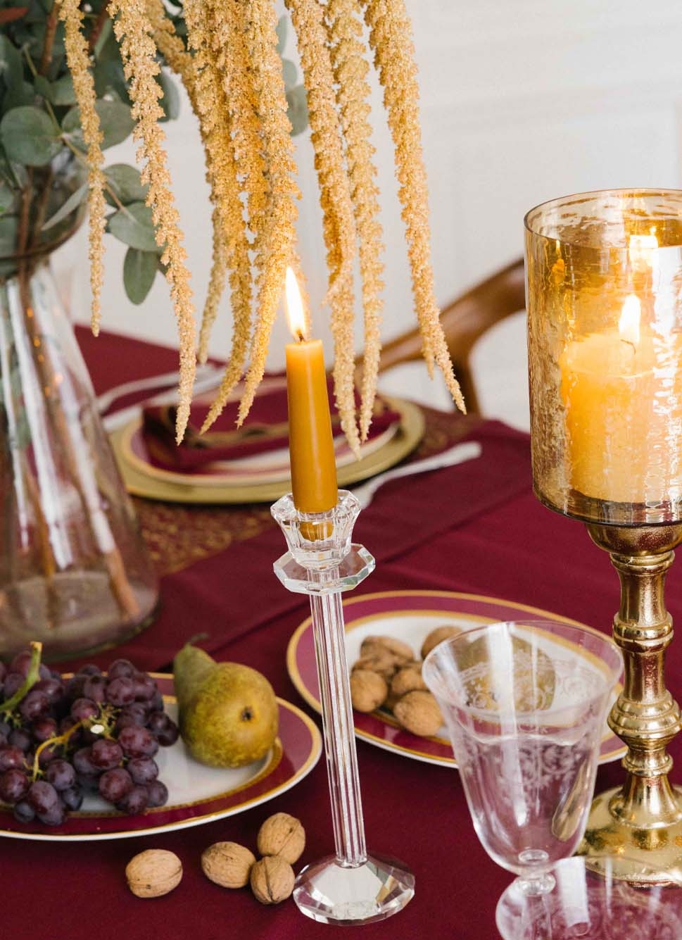 PLAT DE PRÉSENTATION EN PORCELAINE ESPRIT VÉNITIEN ROSE FUCHSIA