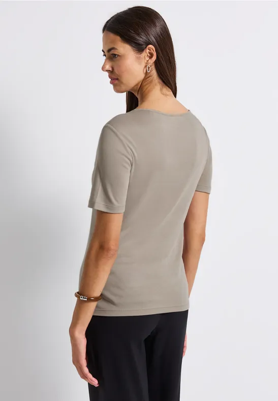 T-Shirt mit Herzausschnitt