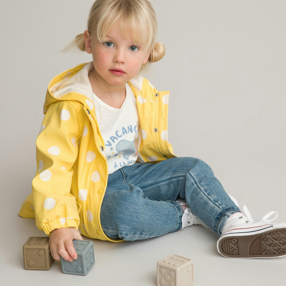 Parka à capuche, en gomme et à pois