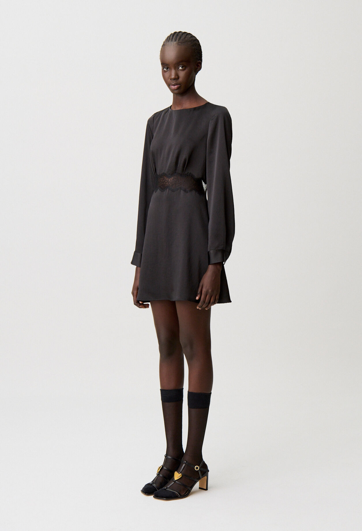 Robe courte fluide satinée