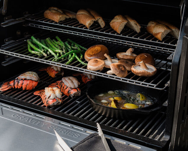 Masterbuilt Gravity Series&reg; XT Digital Charcoal BBQ and Smoker