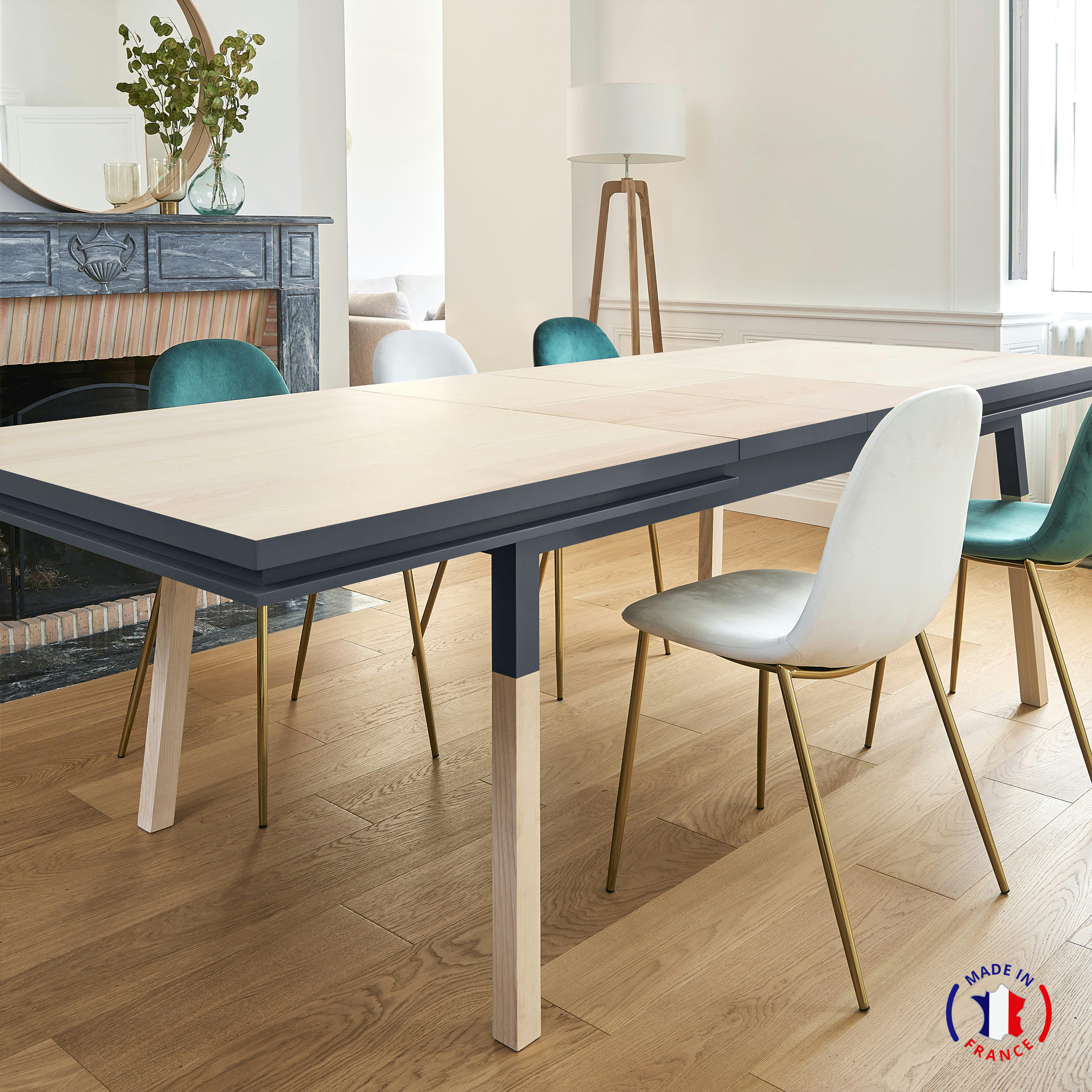 EGEE - Table 200x100 cm en frêne massif, 2 rallonges bleu sombre de rance
