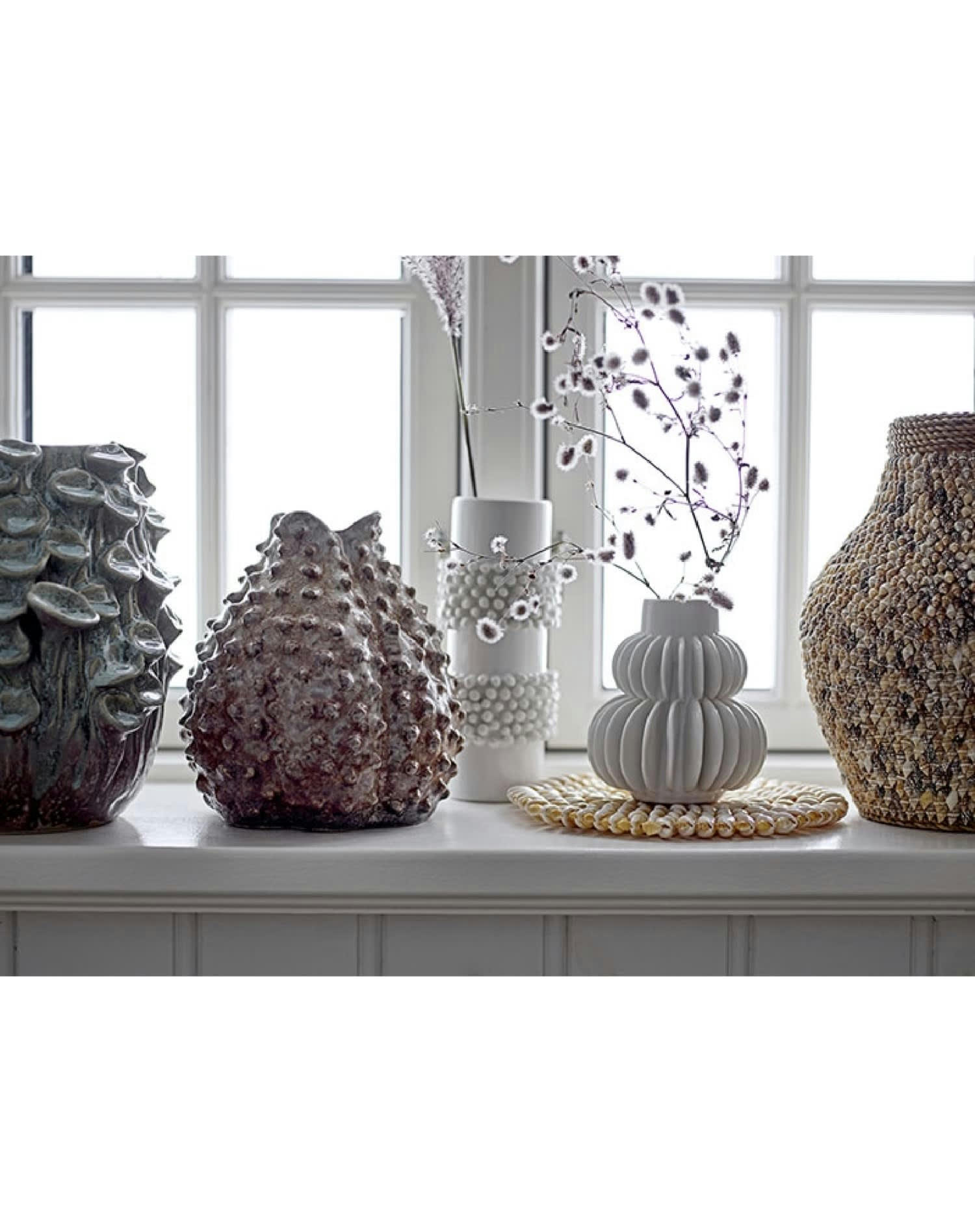 UN JOUR UN DESERT - Vase Lara en grès céramique marron H19 cm