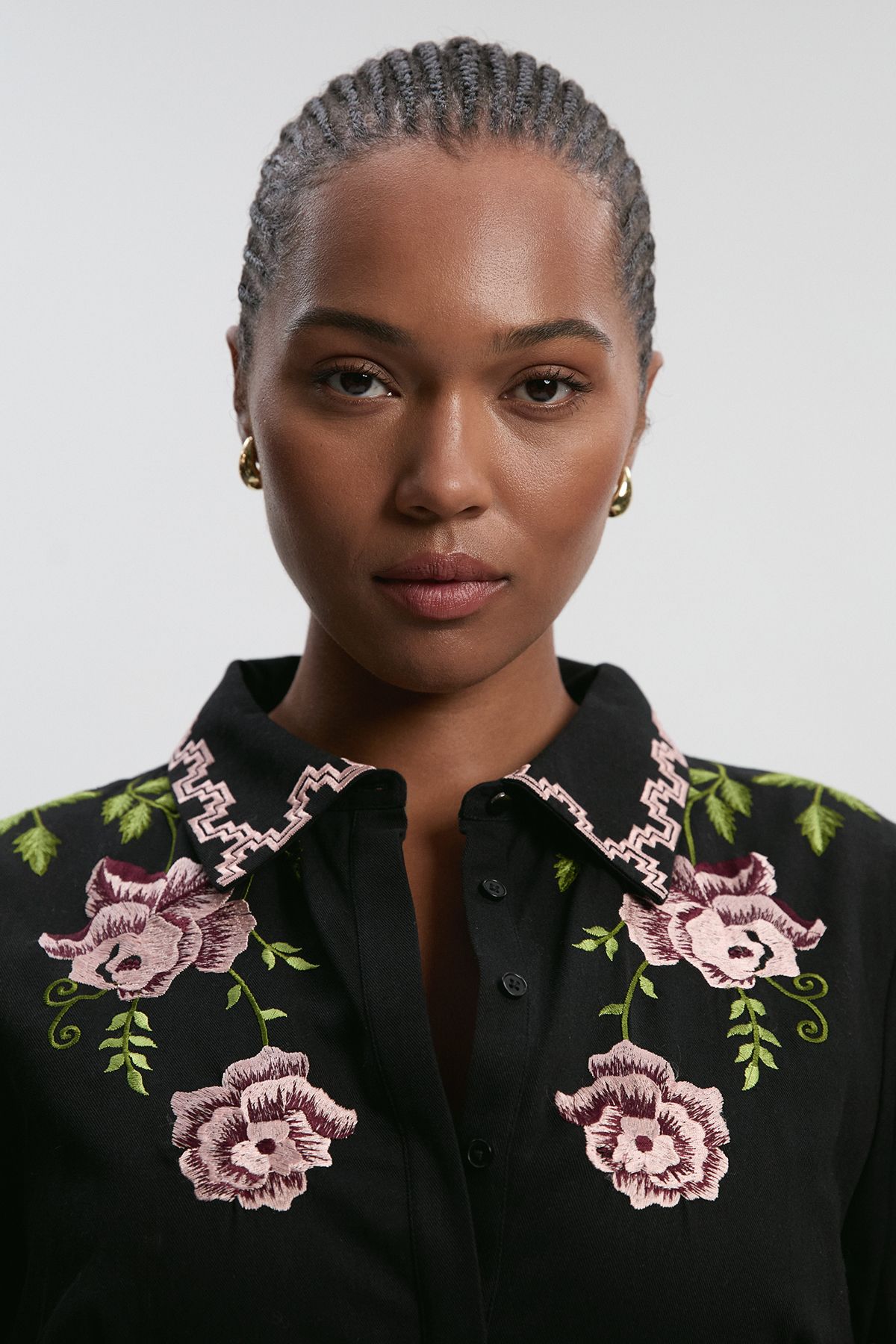 KarenMillen Plus Size Rose Embroidered Cotton Twill Woven Shirt Dress With Eyelets