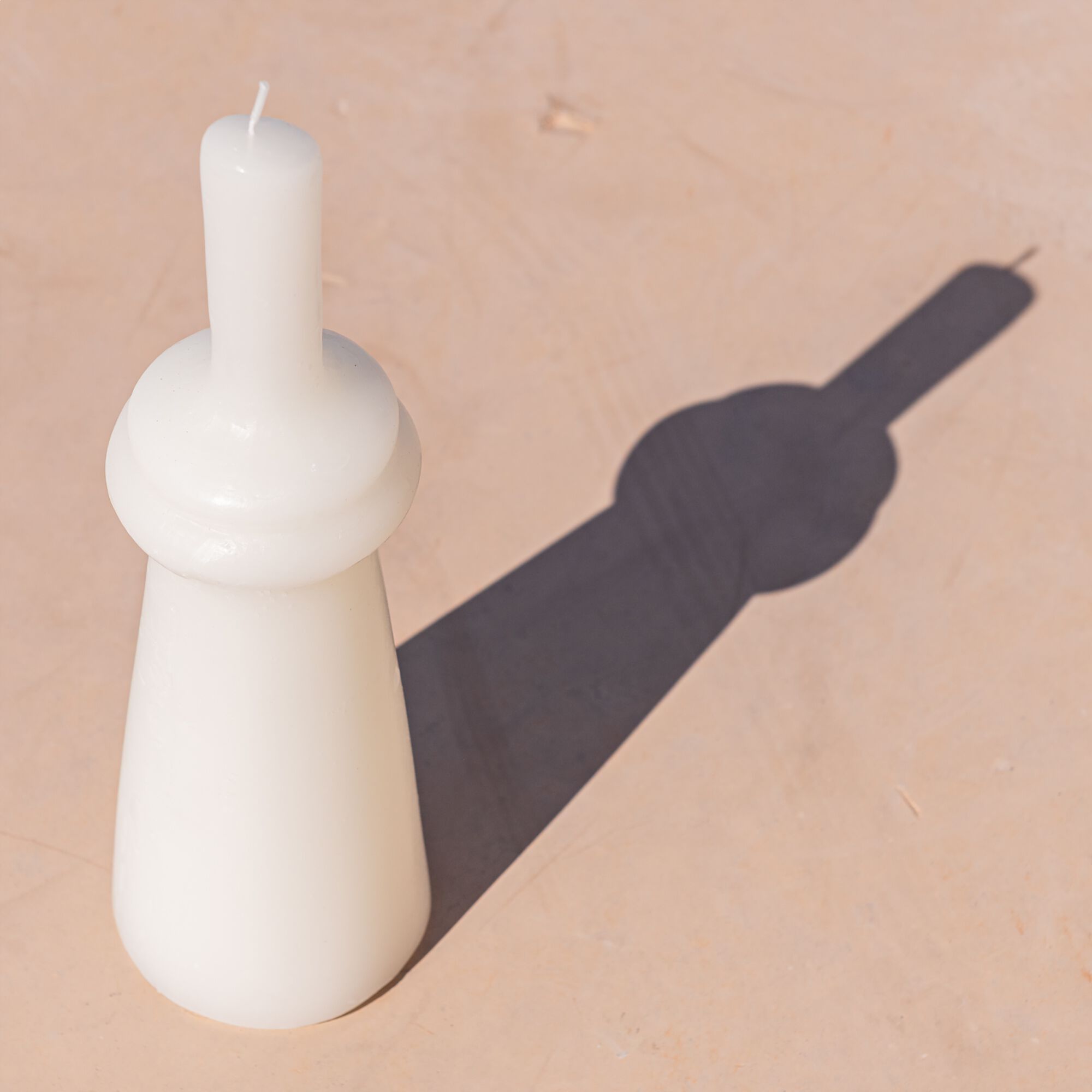 DOLINA - Bougie déco contemporaine H28,5cm - blanc