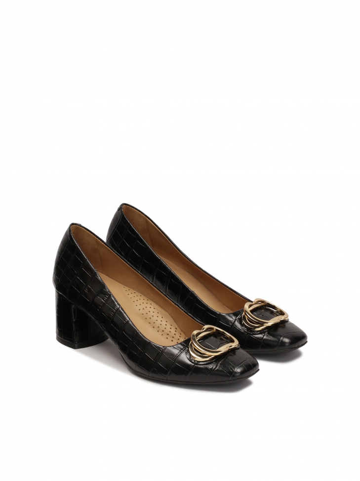 Black leather pumps embossed with animal print
