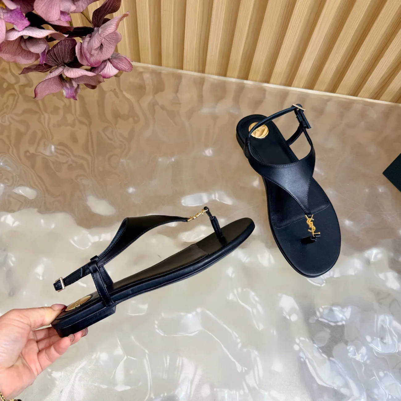 Saint Laurent CASSANDRA sandals in smooth leather (Replica)