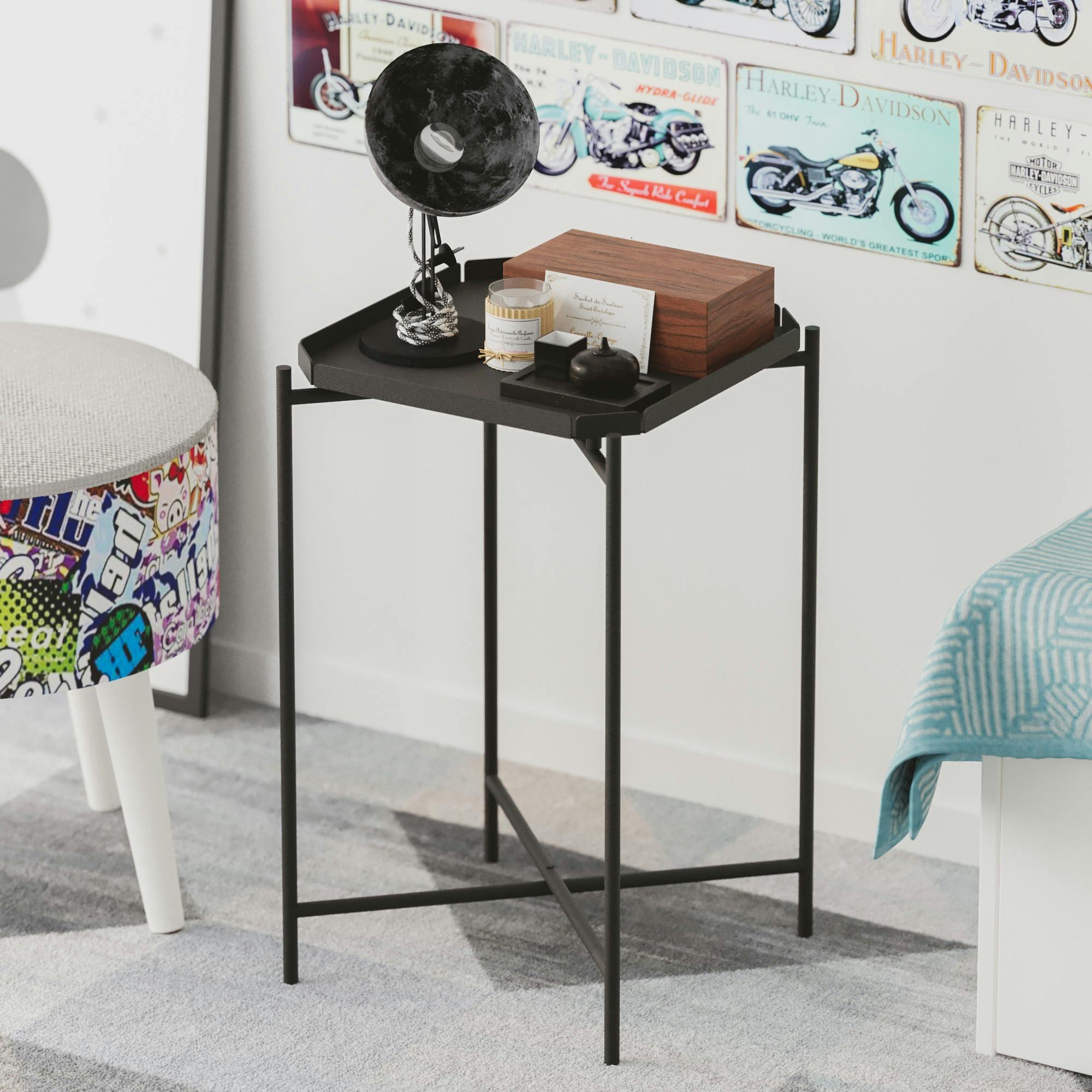 Petite table d’appoint noire carrée, pieds croisés SFAX