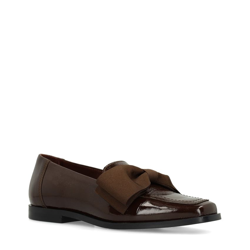 Manfield Bruine lakleren loafers met strik