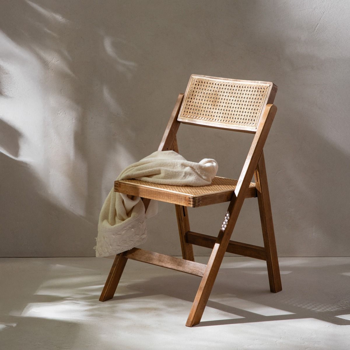 Krzesło VERDURA drewniane ciemnobrązowe z rattanem 46x52x80 cm