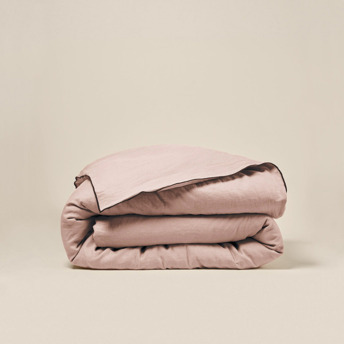 Madura Dekbedovertrek Carlina poederroze en zwarte hommel 260x240 cm
