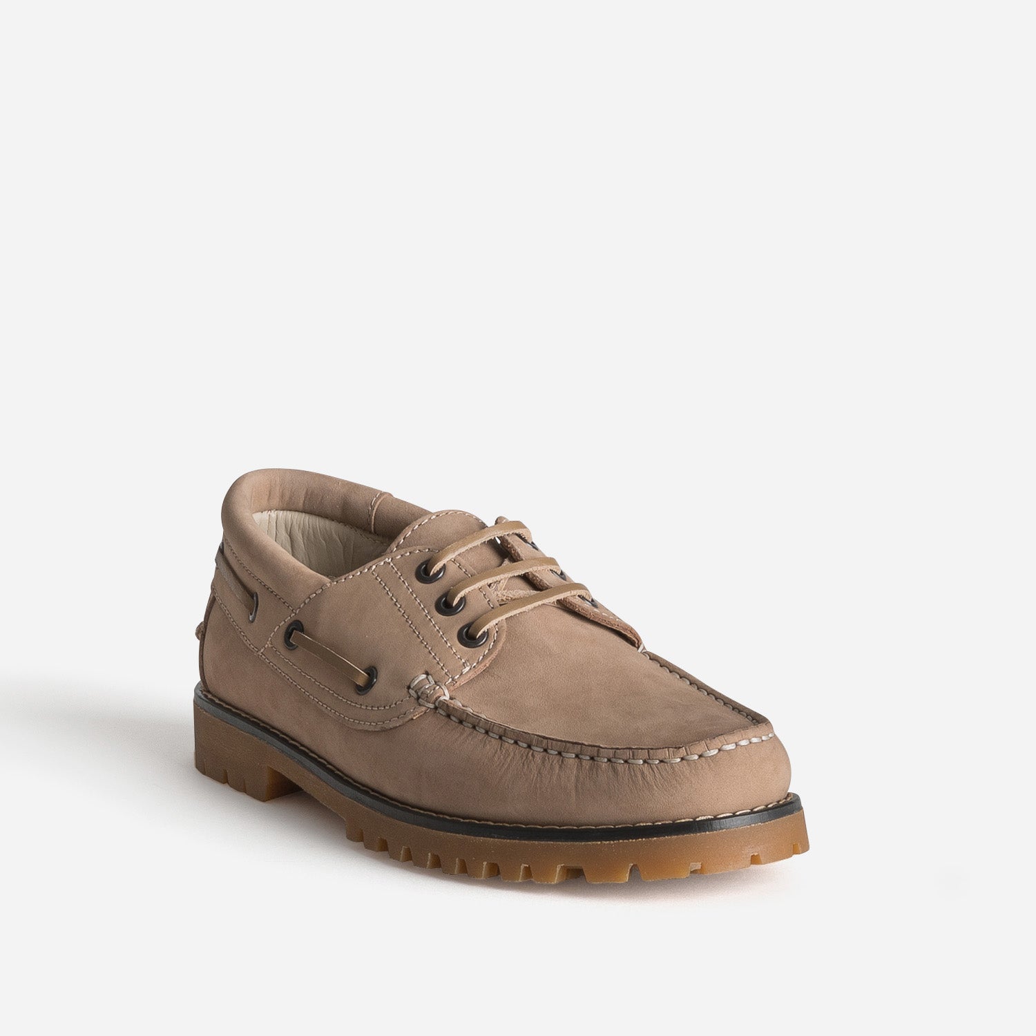 Chaussure-bateau beige cuir nubuck semelle crantée