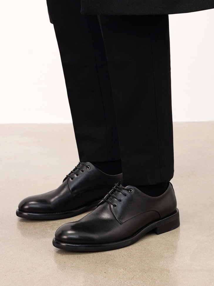 Casual black leather shoes